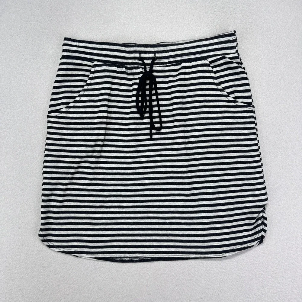 Reneec. Skirt Womens M Striped Black Gray Pull on Stretch Comfort Atheletic USA